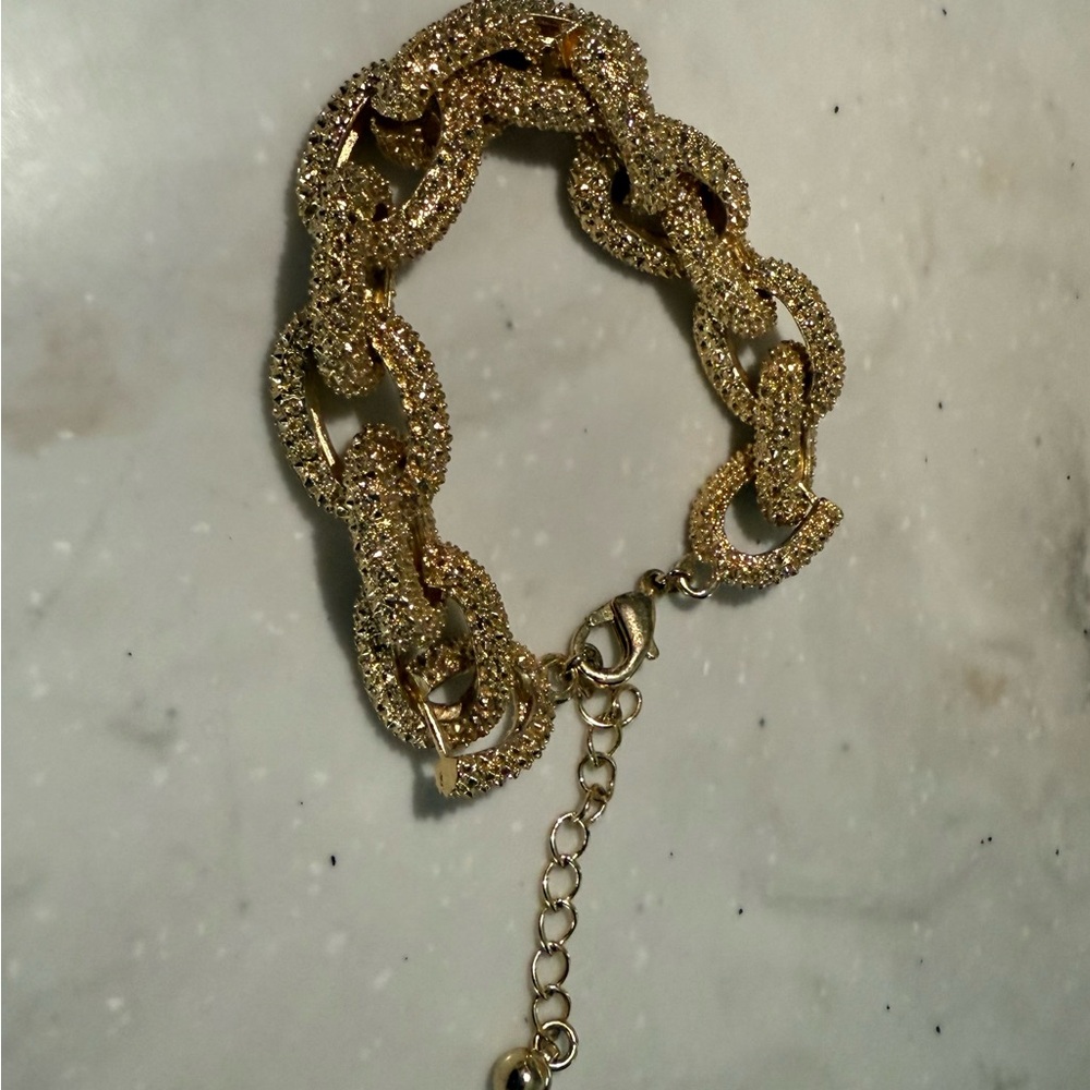Elegant Gold Chain Bracelet